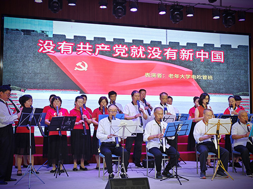 通海：老少同台迎“七一”欢歌笑语颂党恩.jpg
