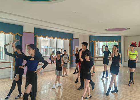 青少年学生校外活动中心暑假班开班.jpg