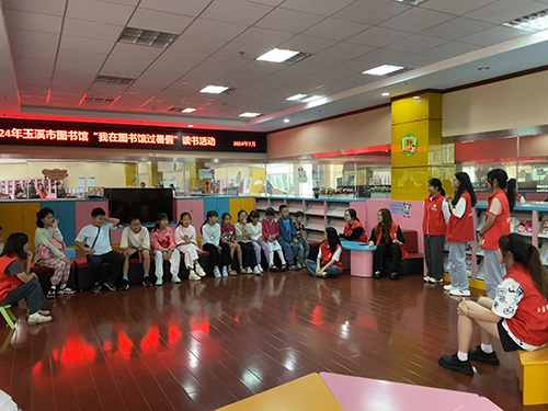 书香伴暑假 图书馆里人气旺.jpg
