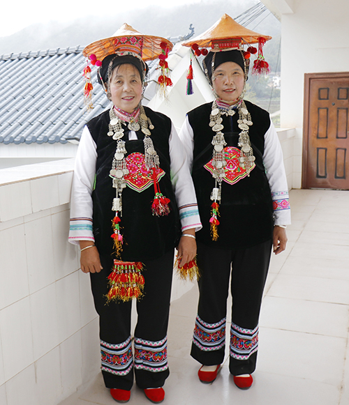 穿在身上的民族文化3.jpg