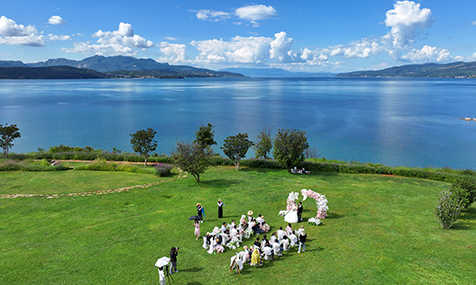 湖光山色共谱浪漫